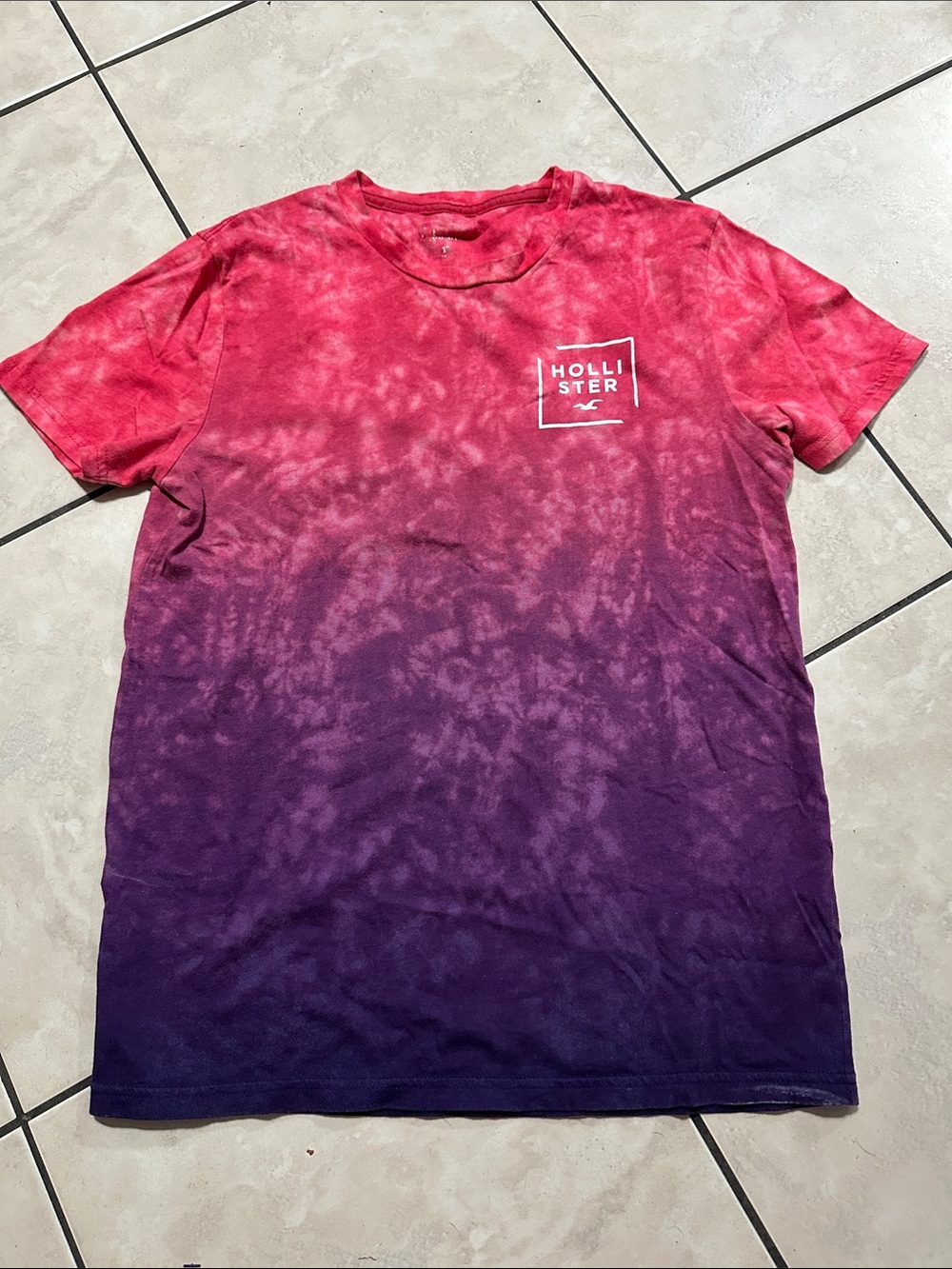 Hollister Pink to Purple Tie-Dye Short Sleeve Tee